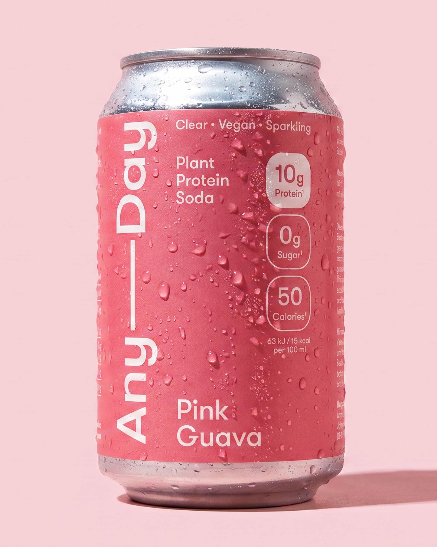Anyday Plant Protein Soda Pink Guava Dose mit 10 g veganem Protein und 50 Kalorien vor pinken Hintergrund 